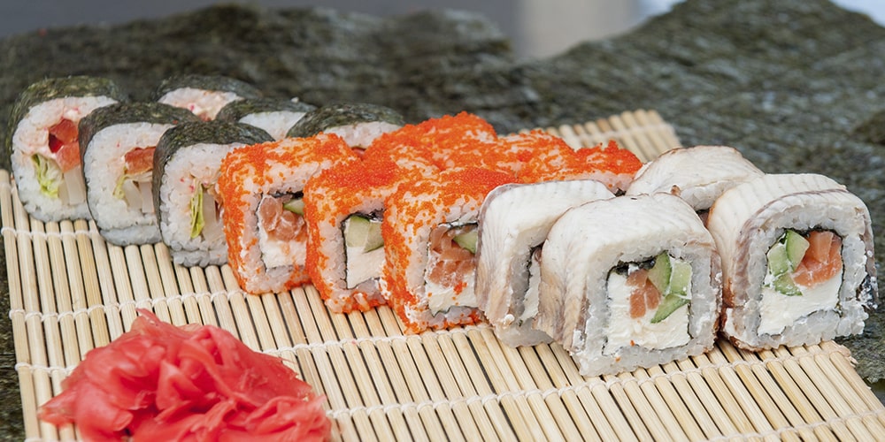 Большое разнообразие суши и роллов. В нашем меню каждый найдёт себе что то по вкусу.